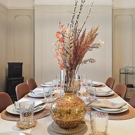 Massive And Stylish 5 Bed House - Sleeps 13 - Free Parking