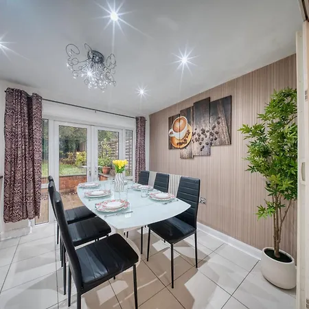 Vakantiehuis 3 Bedrooms Sleeps 7 Free Parking