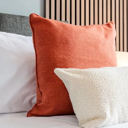 Vakantiehuis Comfort & Style In Salford - Sleeps 8 *