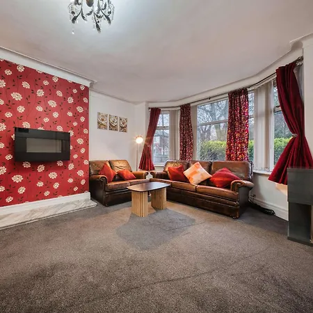 Modern 3br Sleeps 7 Parking Holiday home