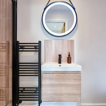 Stylish 4 Bed In Old Trafford Next To Mufc Casa vacanze *