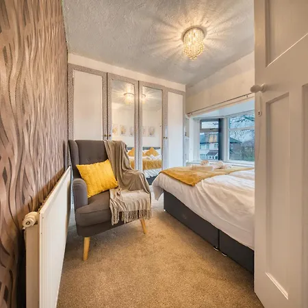 3 Bedrooms Sleeps 7 Free Parking Manchester