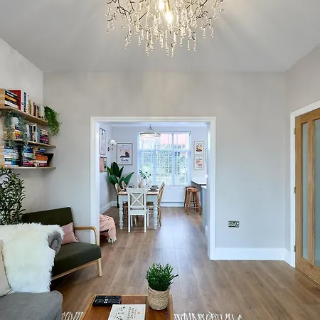 Stylish 4 Bed In Old Trafford Next To Mufc * Manchester