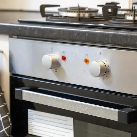 Premium Failsworth - Sleeps Up To 14! *