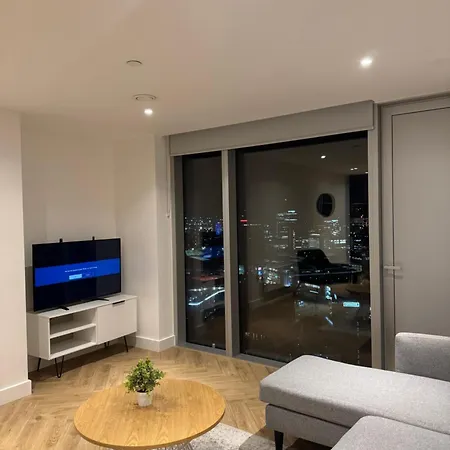 Lights מנצ'סטר