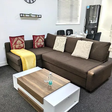 Spacious And Modern 2br - Free Parking * 맨체스터