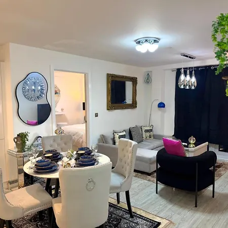 Mega12 Luxury Modern At Centre,2 Bath, 2 Toilets, 2 King Beds,-free Car Park