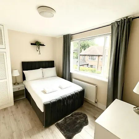 Apartment Spacious 2-bed Near Centre *