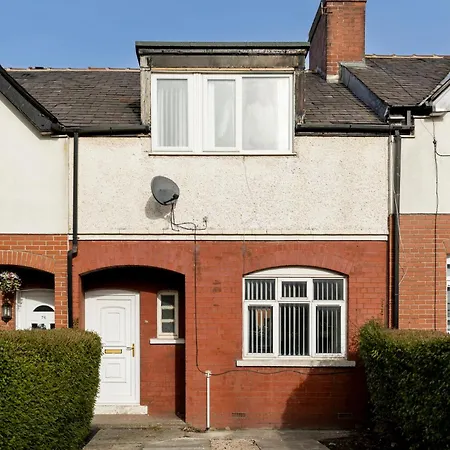 Appartamento Free Parking, Large House For Contractors & Families, Sleeps 6, 15mins To Centre