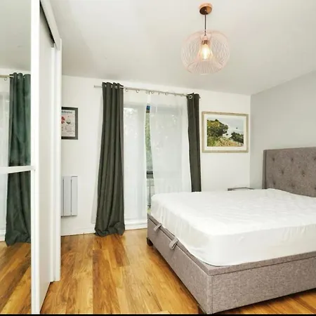 Stylish Near Centre Daire *