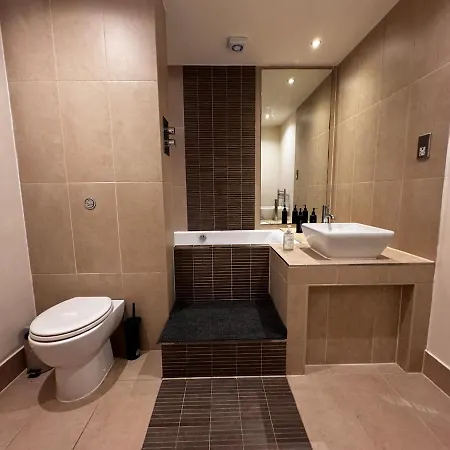 Appartement Cosy 2-bed Modern With Balcony