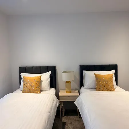 Cozy Two Bedroom *