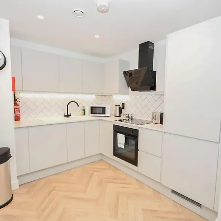 Contemporary Flat In W Balcony Manchester