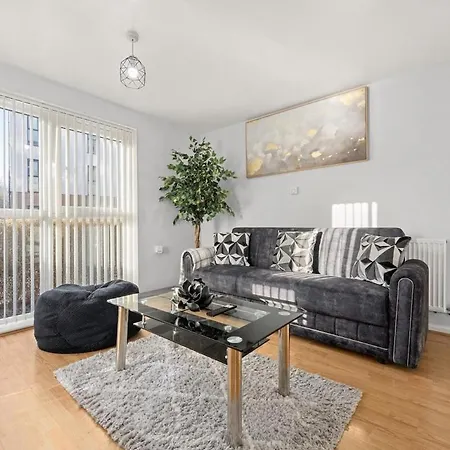 2 Bedroom Flat Close To Piccadilly Apartament Manchester