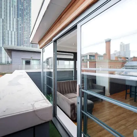 Axis At The Heim Mánchester