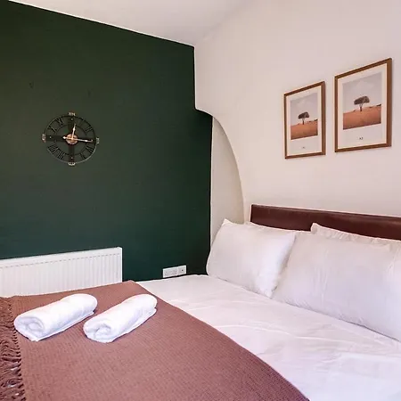 Appartement Spacious 4 Bedroom House With Pacman,darts, Netflix By Vista Short Lets *