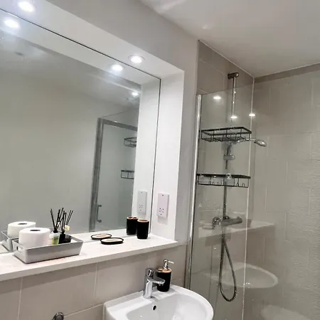 Lägenhet Elegant Trafford 2-bedroom Flat *