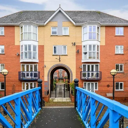 Modern 2 Bed Apartment, Salford Quays, Parking Manchester