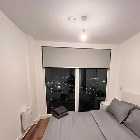 Lägenhet Elegant Trafford 2-bedroom Flat Manchester