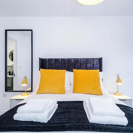 Modern 2br 2ba W Secure Parking Appartement *