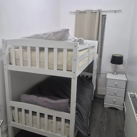 Appartamento Moston Two Bedroom Greater