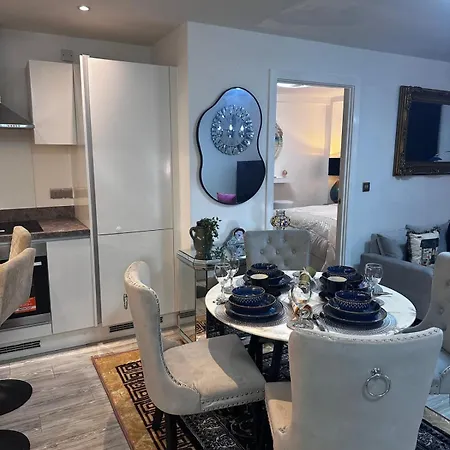 Mega12 Luxury Modern At Centre,2 Bath, 2 Toilets, 2 King Beds,-free Car Park * Mánchester