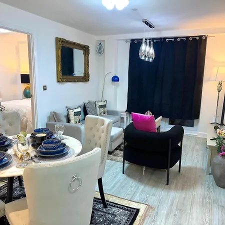 Apartamento Mega12 Luxury Modern At Centre,2 Bath, 2 Toilets, 2 King Beds,-free Car Park