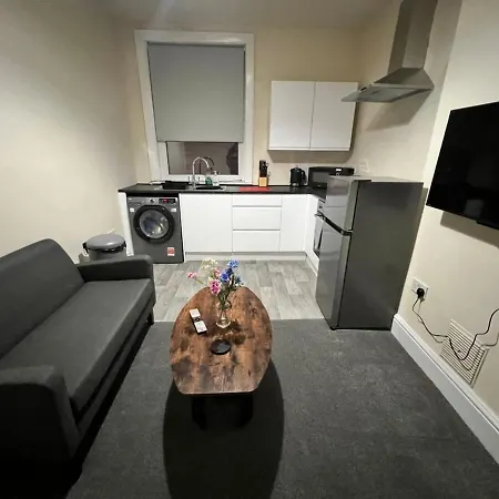 Cosy One-bedroom Ground Floor Flat In Eccles, דירה *