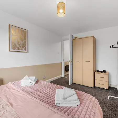 Oxford Road Haven: Stylish 1-bedroom Retreat Apartment *