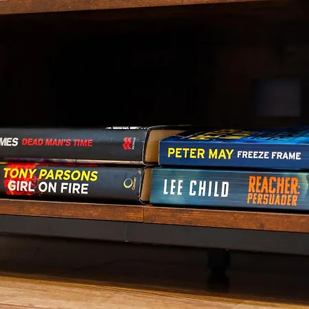 Comfortable 4 Bed - Free Parking & Fast Wifi Appartement