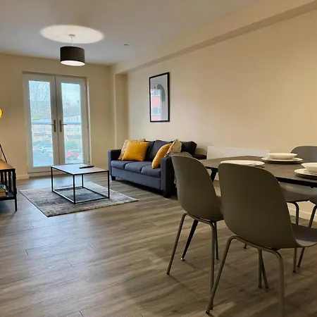 Stylish Flat With 2 Double Beds - Pass The Keys *