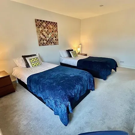 Апартаменты Modern 2-bed For Work
