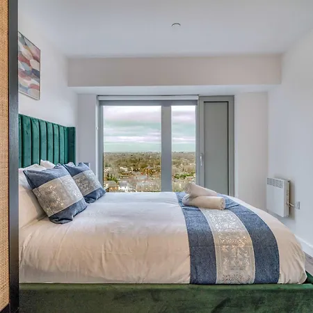The Trafford Centre - View - Close To Airport - Sleeps 6 * Manchester