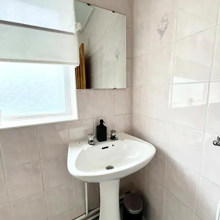 아파트 Spacious 2-bed Near Centre *