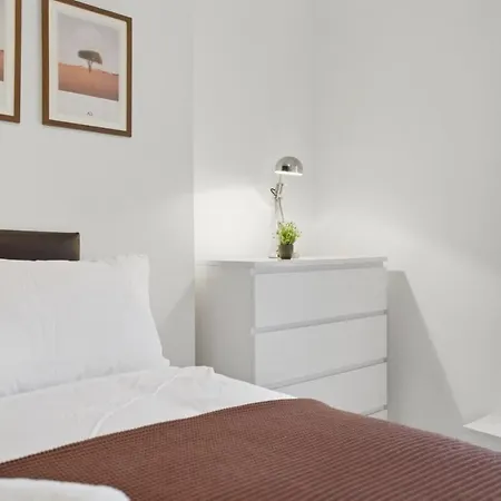 Spacious 4 Bedroom House With Pacman,darts, Netflix By Vista Short Lets 아파트 맨체스터