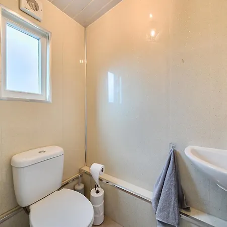 Six Bedroom Group Near Mediacityuk With Garden And Lockbox Check In Manchester