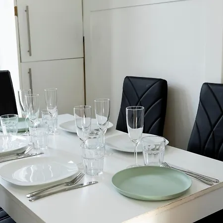 Free Parking, Large House For Contractors & Families, Sleeps 6, 15mins To Centre *