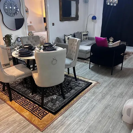 Mega12 Luxury Modern At Centre,2 Bath, 2 Toilets, 2 King Beds,-free Car Park