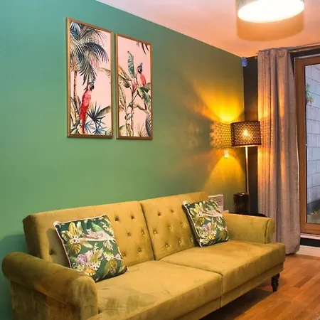 דירה Spacious 2bdr By Torr Group Short Lets & Serviced With Free Underground Allocated Parking *