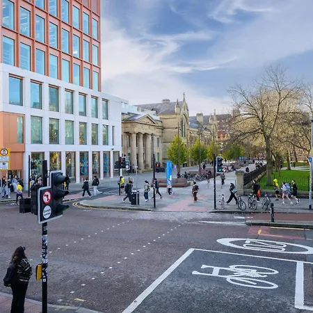 Oxford Road Haven: Stylish 1-bedroom Retreat Apartment