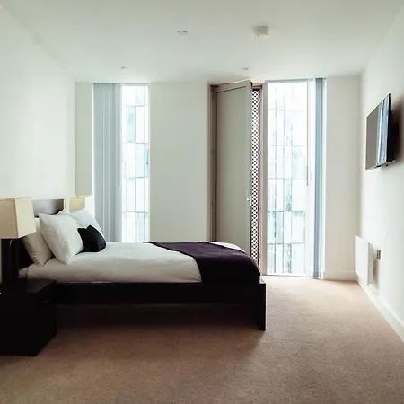 Apartment 2 Bed View Sleeps 6 *