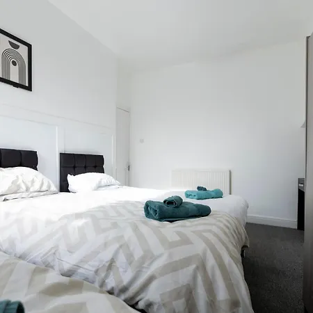 Free Parking, Large House For Contractors & Families, Sleeps 6, 15mins To Centre