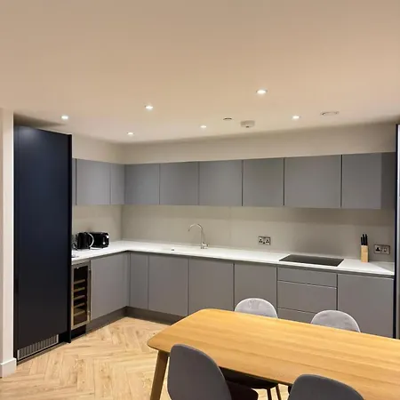 Lights מנצ'סטר