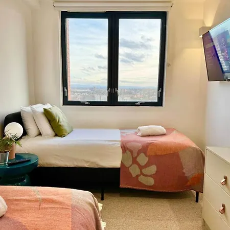 3 Bedroom Penthouse Roof Garden Parking Canal Appartement