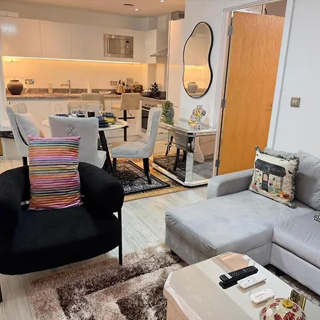 Apartamento Mega12 Luxury Modern At Centre,2 Bath, 2 Toilets, 2 King Beds,-free Car Park *