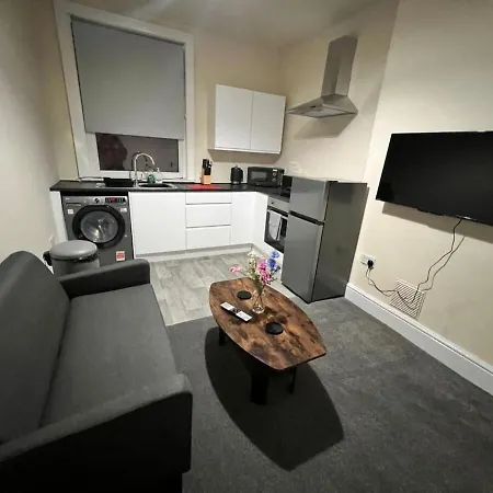 Cosy One-bedroom Ground Floor Flat In Eccles, דירה *