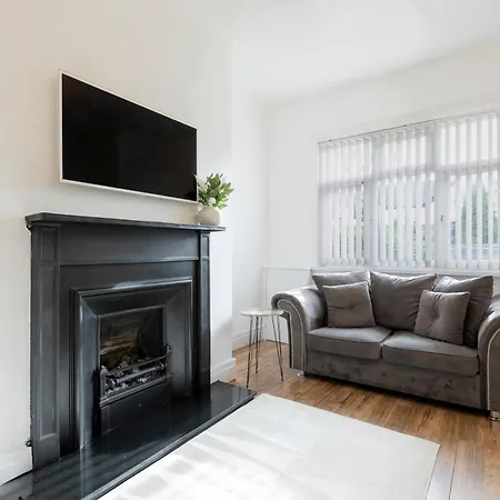 Free Parking, Large House For Contractors & Families, Sleeps 6, 15mins To Centre