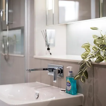 Stylish & Spacious 2 Bedroom 2 Bathroom