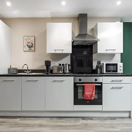 The Haven - 2 Bed Cozy - Sleeps 6 - Private Parking Manchester