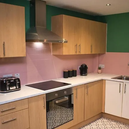 Spacious 2bdr By Torr Group Short Lets & Serviced With Free Underground Allocated Parking דירה מנצ'סטר